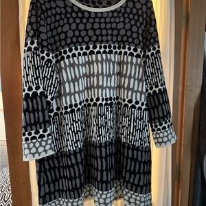 beautiful Black/white patterned Gudrun Sjoden XL tunic sweater